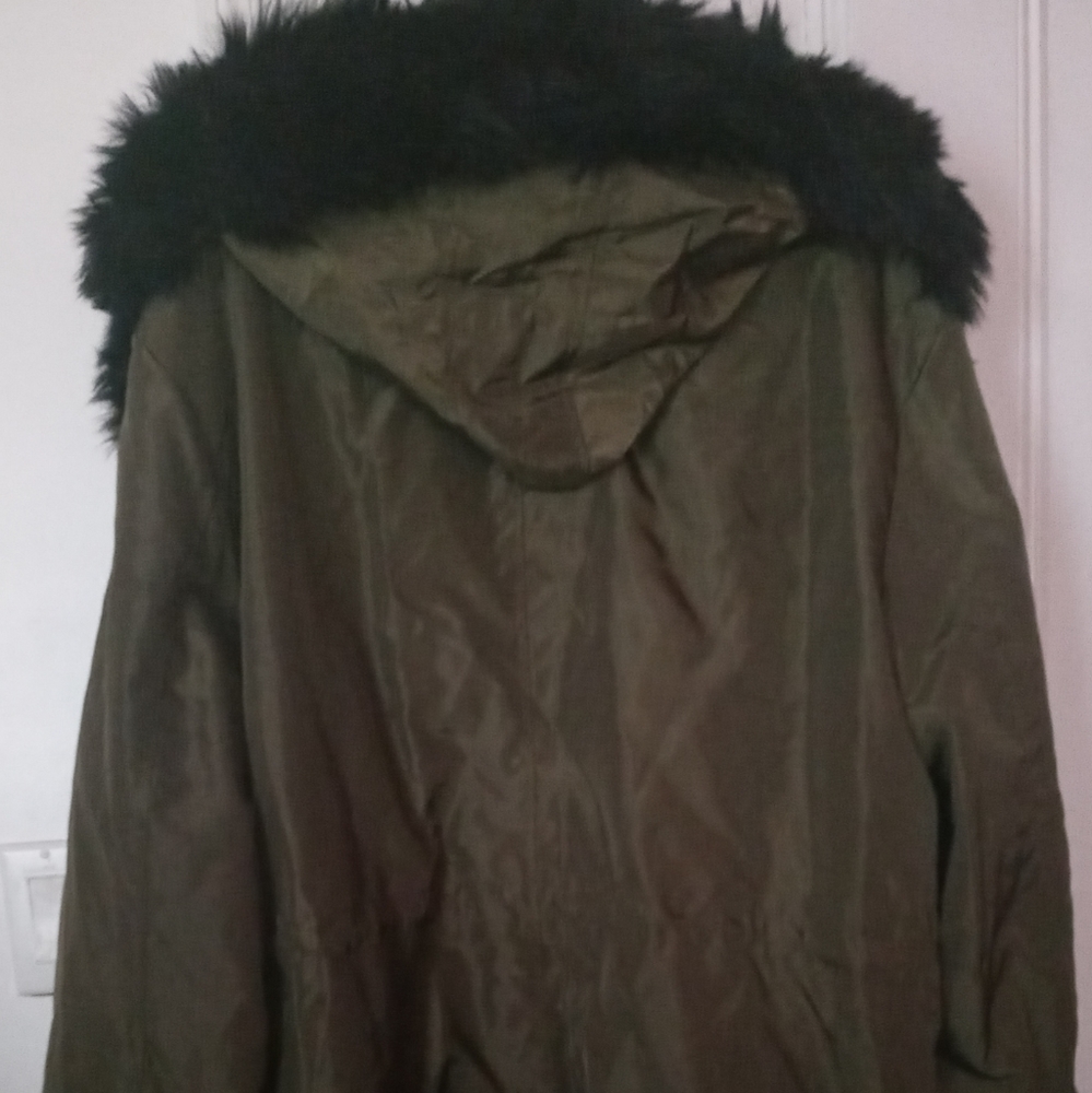 Beautiful Winter Coat - Picture 3 of 8